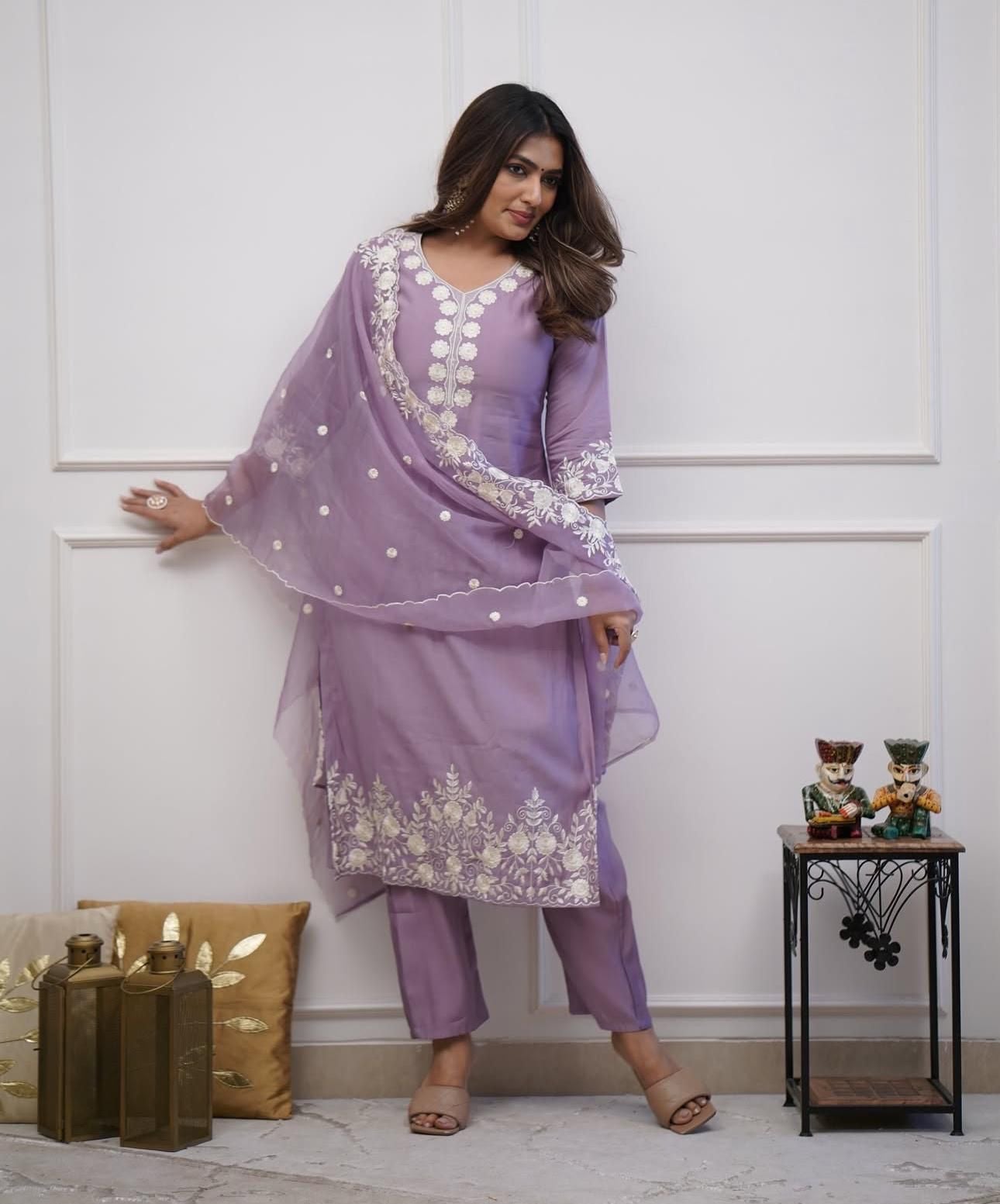 Noorani – Lavender Roman Silk Embroidered Suit Set