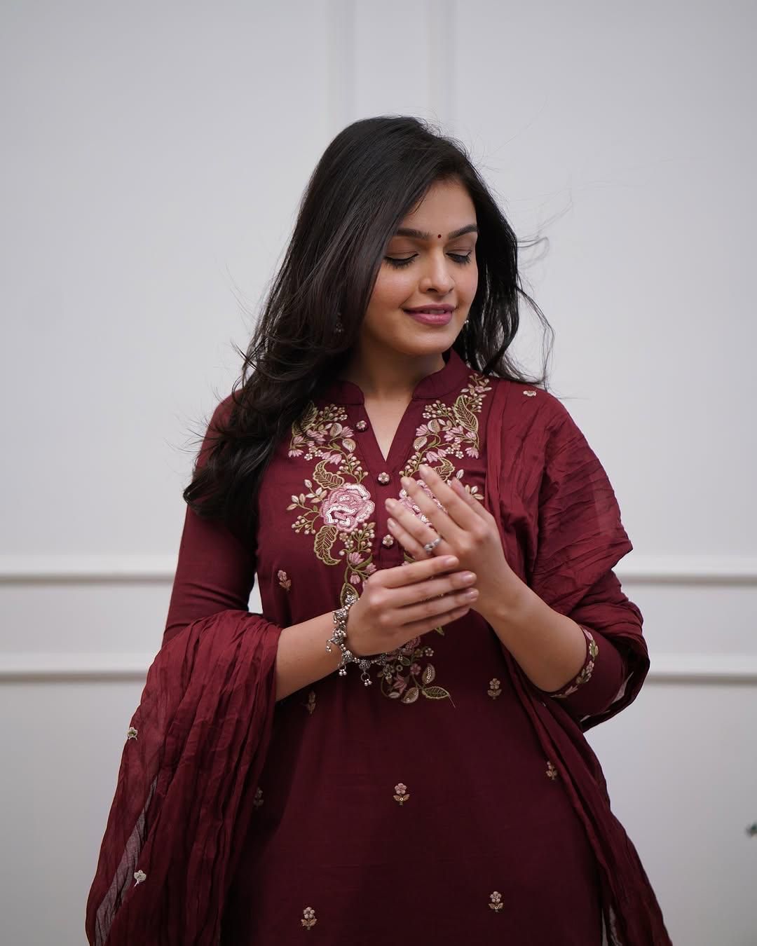 Zehra – Embroidered Kurta Set with Crushed Dupatta