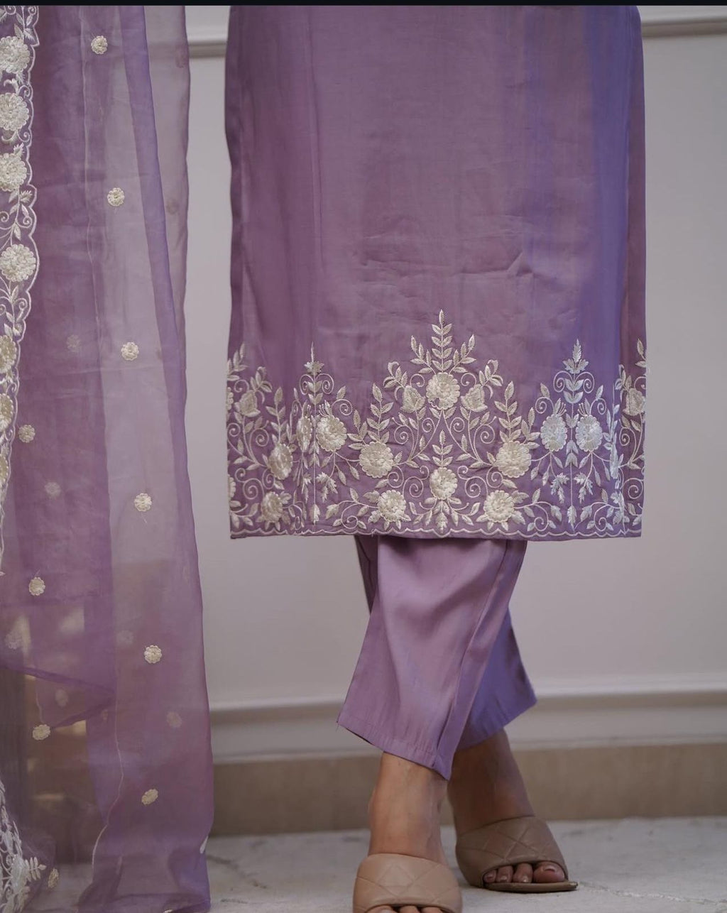 Noorani – Lavender Roman Silk Embroidered Suit Set