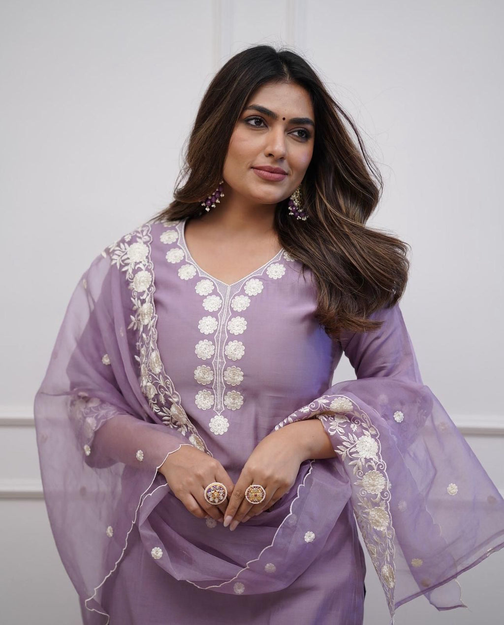 Noorani – Lavender Roman Silk Embroidered Suit Set