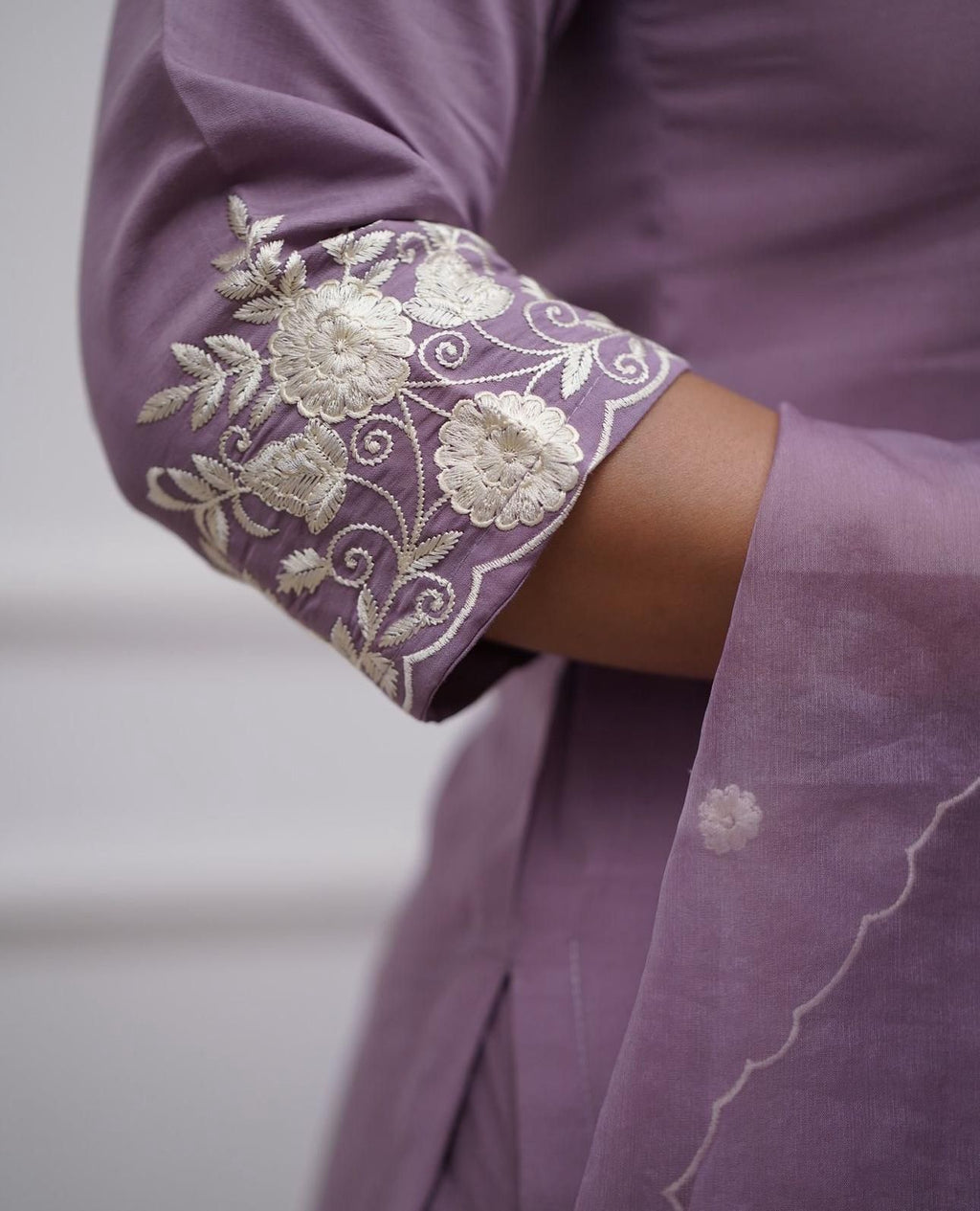 Noorani – Lavender Roman Silk Embroidered Suit Set
